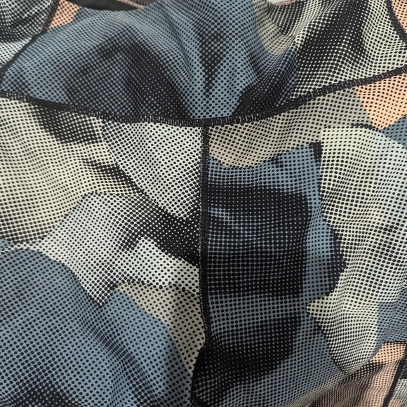 High rise performance active wear Calvin Klein waist pocket - Picture 3 of 3